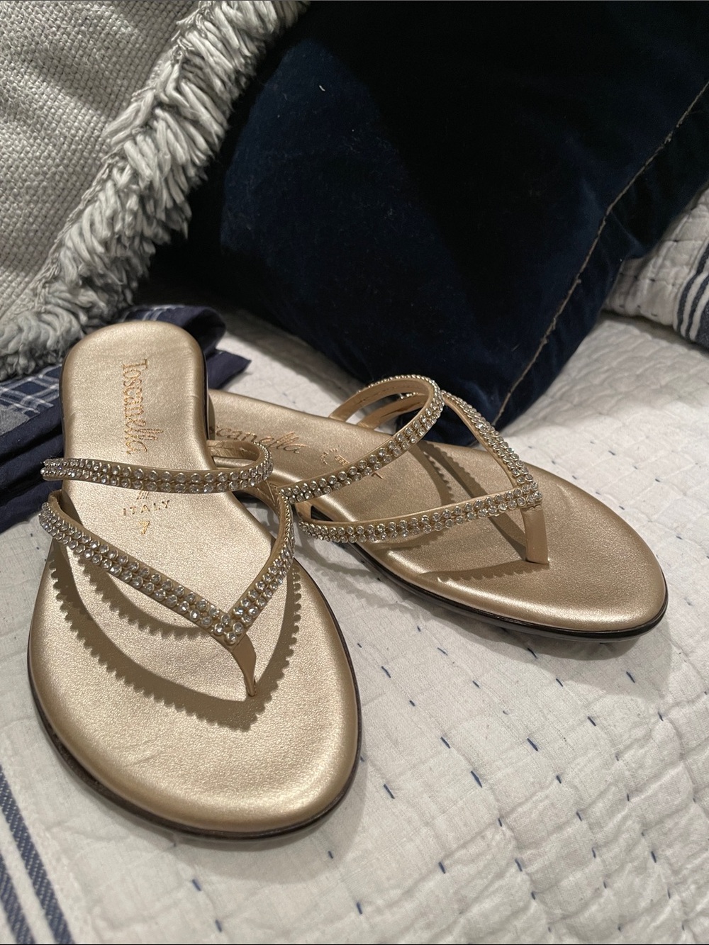Toscanella Made in Italy Rhinestone Sparkly Toe-Post Sandals in Gold NWOT Size 7